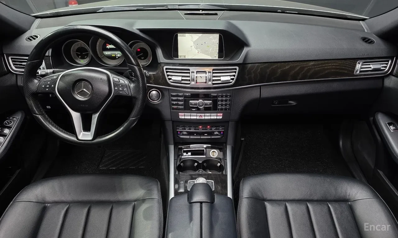 Mercedes-Benz E 300 4MATIC , снимка 5 - Автомобили и джипове - 55475824
