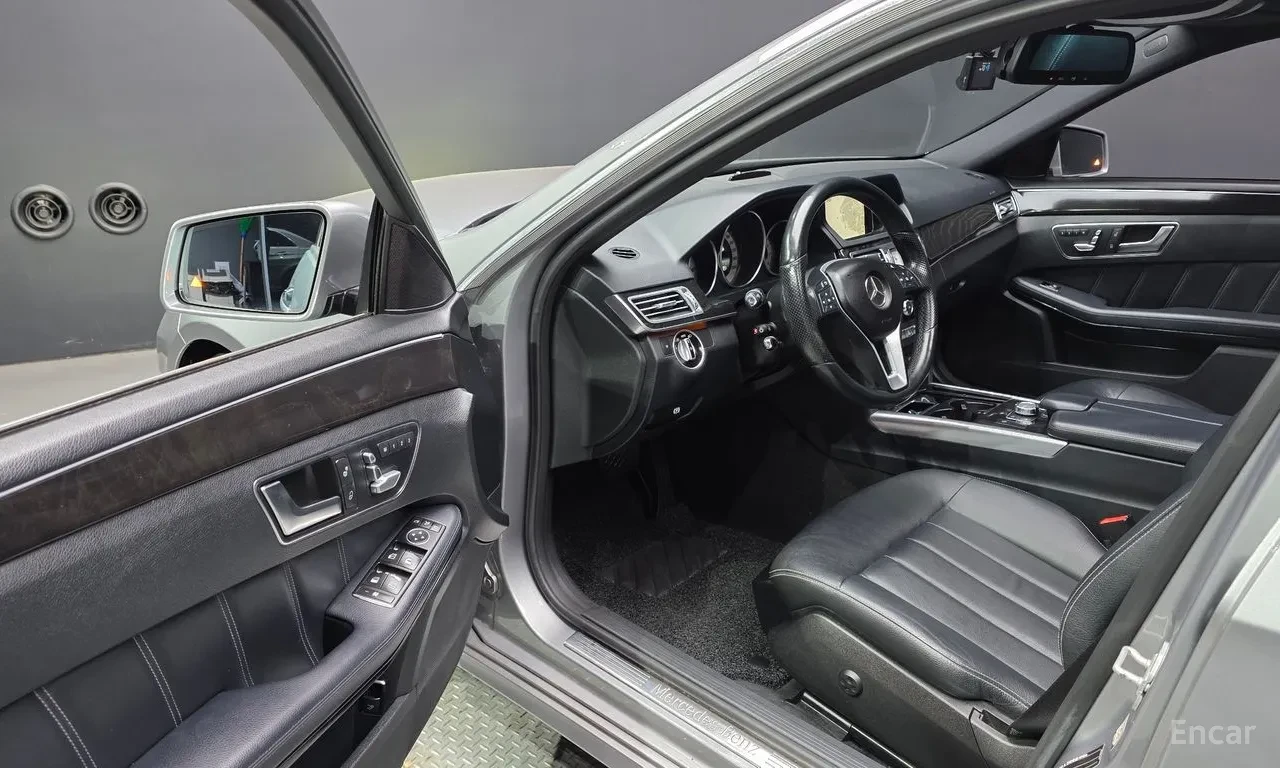 Mercedes-Benz E 300 4MATIC , снимка 7 - Автомобили и джипове - 55475824
