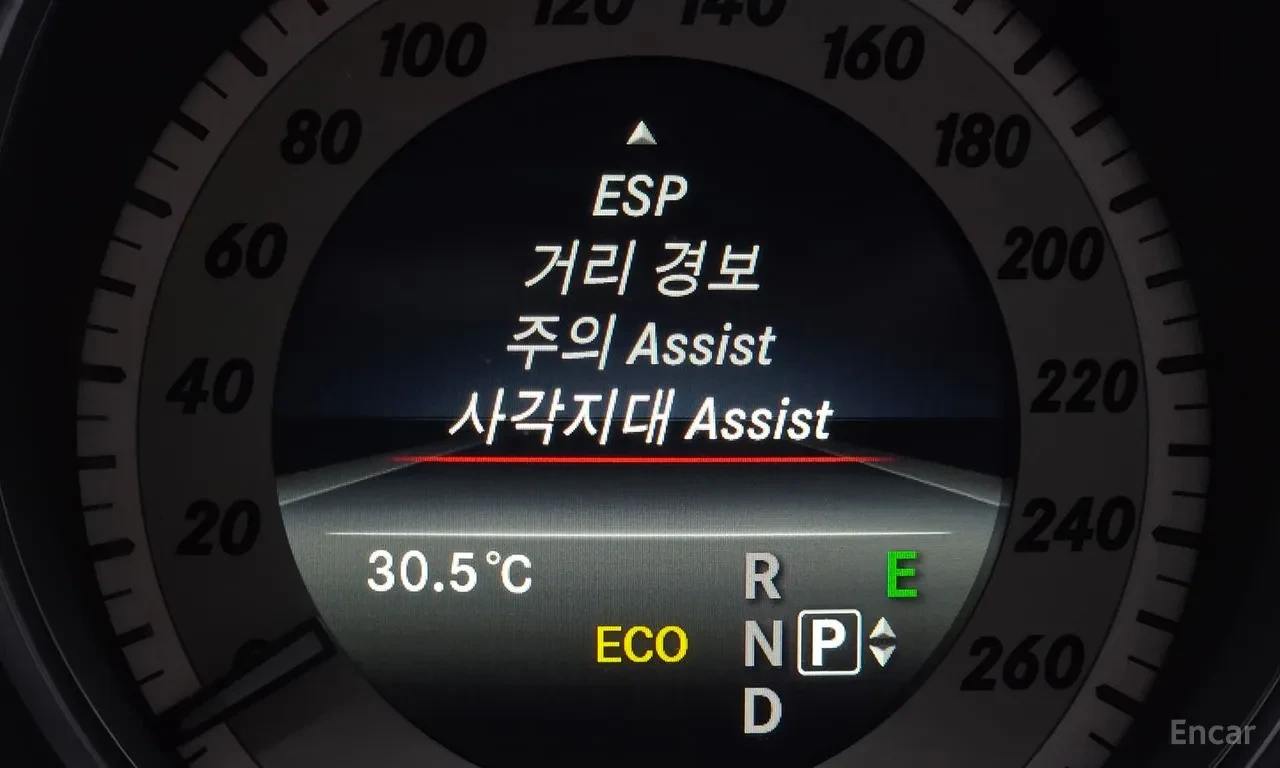 Mercedes-Benz E 300 4MATIC , снимка 13 - Автомобили и джипове - 55475824