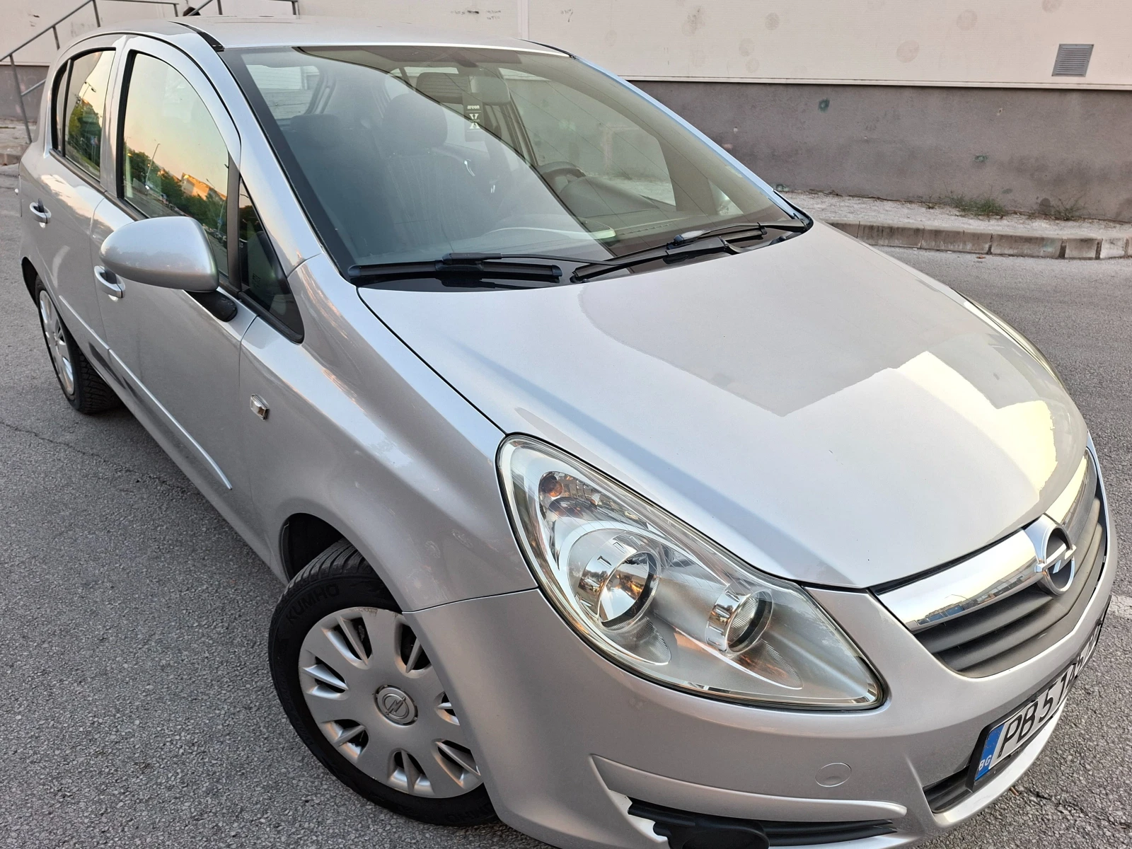 Opel Corsa 1.2 Клима, снимка 3 - Автомобили и джипове - 55980527