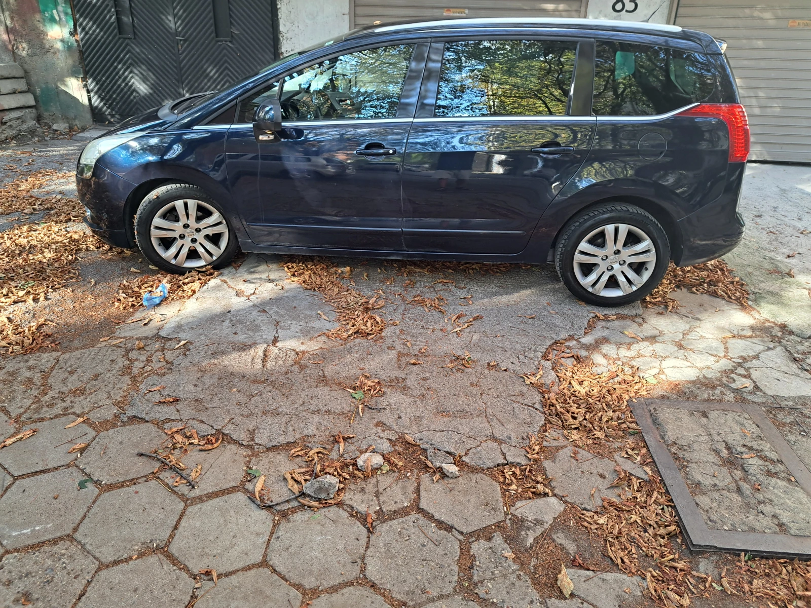 Peugeot 5008, снимка 9 - Автомобили и джипове - 56070967
