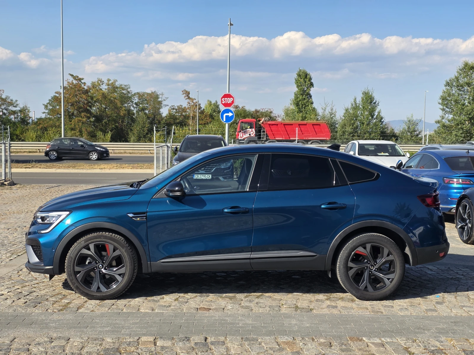 Renault Arkana 1.3Tce/ 140к.с./ R.S. Line, снимка 7 - Автомобили и джипове - 56131211
