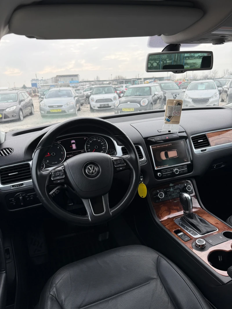 VW Touareg 3.0 TDi DSG , снимка 7 - Автомобили и джипове - 53120401
