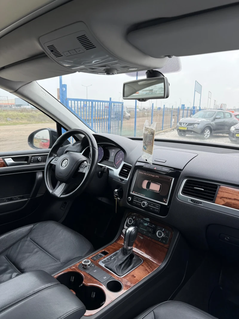 VW Touareg 3.0 TDi DSG , снимка 8 - Автомобили и джипове - 53120401