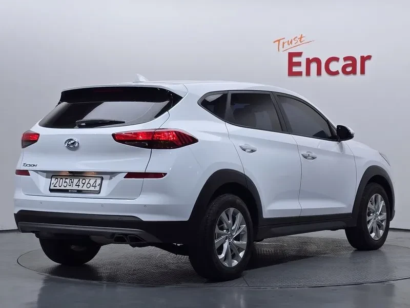 Hyundai Tucson Diesel 1.6 2Wd Smart, снимка 2 - Автомобили и джипове - 55048104