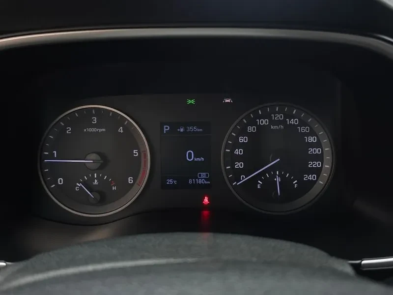 Hyundai Tucson Diesel 1.6 2Wd Smart, снимка 8 - Автомобили и джипове - 55048104