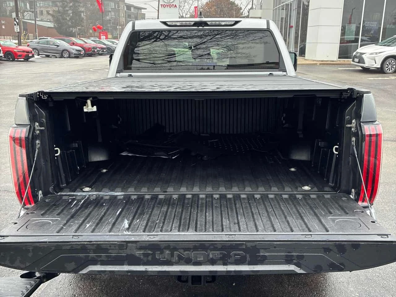 Toyota Tundra * Capstone Hybrid * 2 КЛЮЧА* PANO* ПОДГРЕВ* KEYLES, снимка 13 - Автомобили и джипове - 53782075