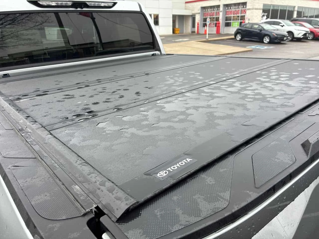 Toyota Tundra * Capstone Hybrid * 2 КЛЮЧА* PANO* ПОДГРЕВ* KEYLES, снимка 14 - Автомобили и джипове - 53782075