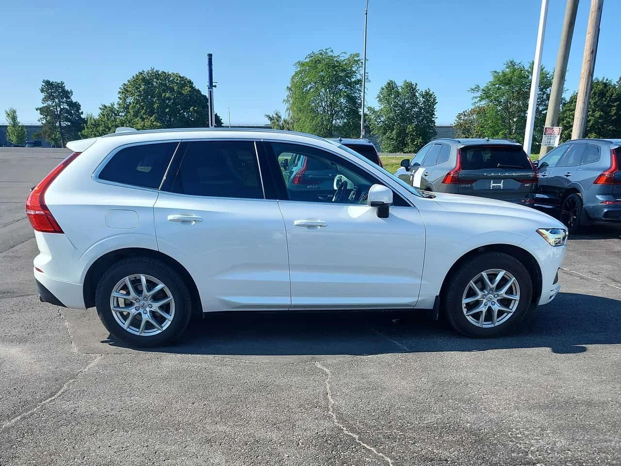 Volvo XC60 * Momentum * CARFAX * БЕЗ ПЪРВОНАЧАЛНА ВНОСКА, снимка 3 - Автомобили и джипове - 55408443