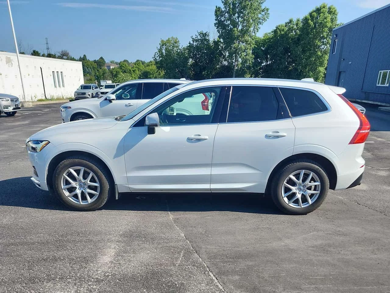 Volvo XC60 * Momentum * CARFAX * БЕЗ ПЪРВОНАЧАЛНА ВНОСКА, снимка 2 - Автомобили и джипове - 55408443