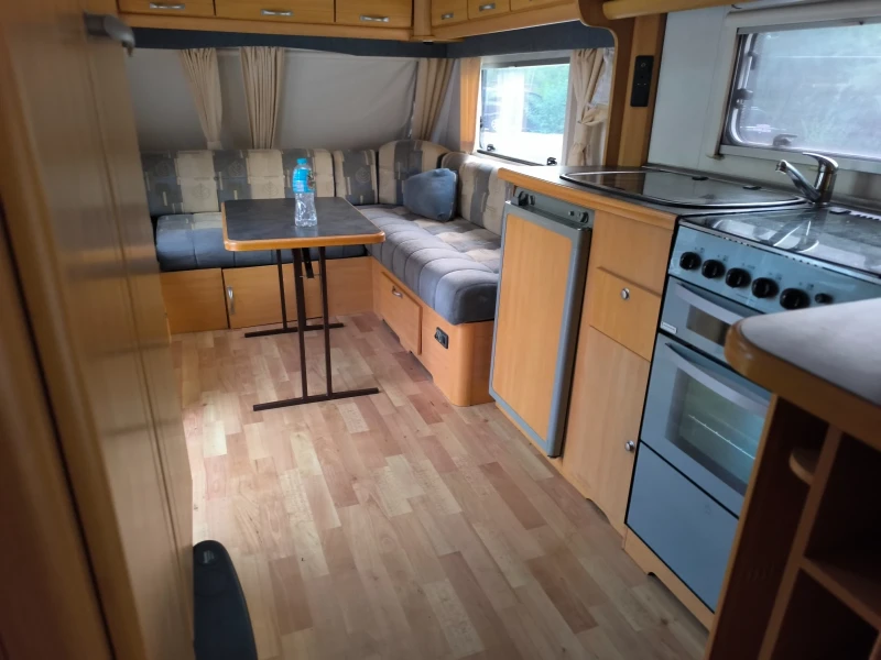 Каравана LMC Lord Ambassador , снимка 8 - Каравани и кемпери - 52970279