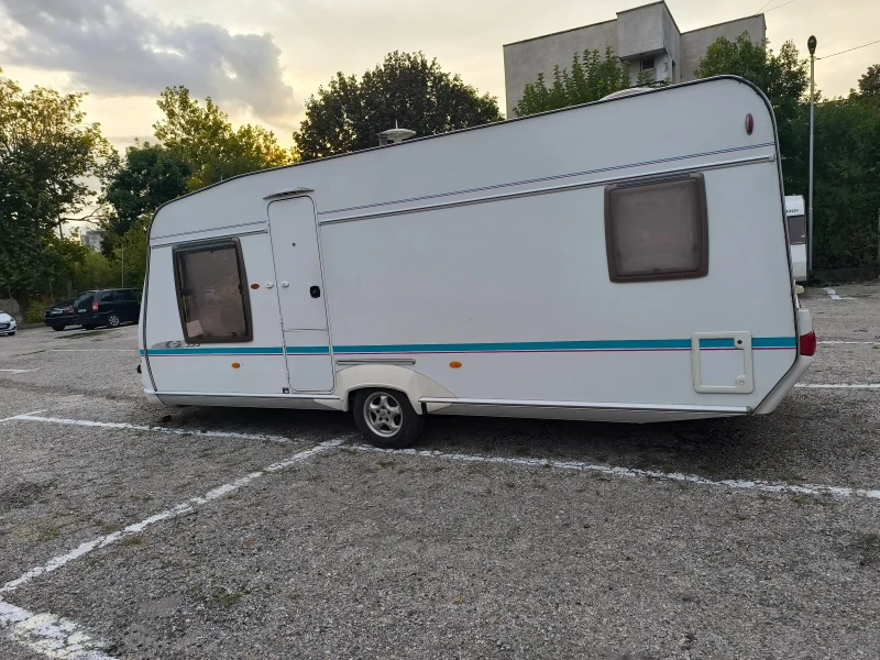 Каравана LMC Lord Ambassador , снимка 2 - Каравани и кемпери - 52970279