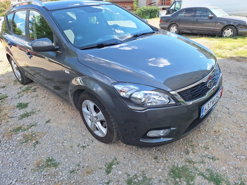 Kia Ceed 1.6 , снимка 2 - Автомобили и джипове - 47560153