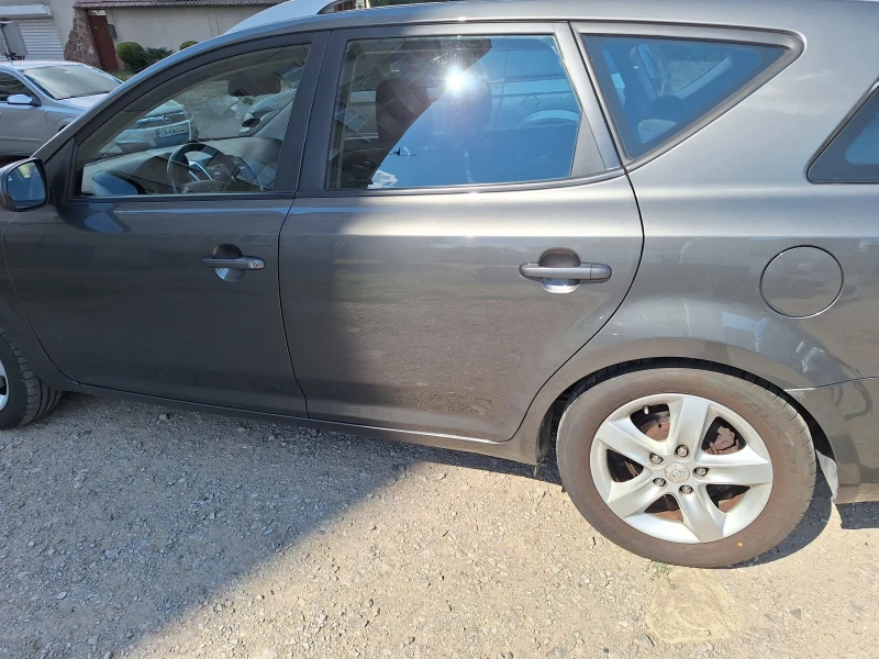 Kia Ceed 1.6 , снимка 4 - Автомобили и джипове - 47560153