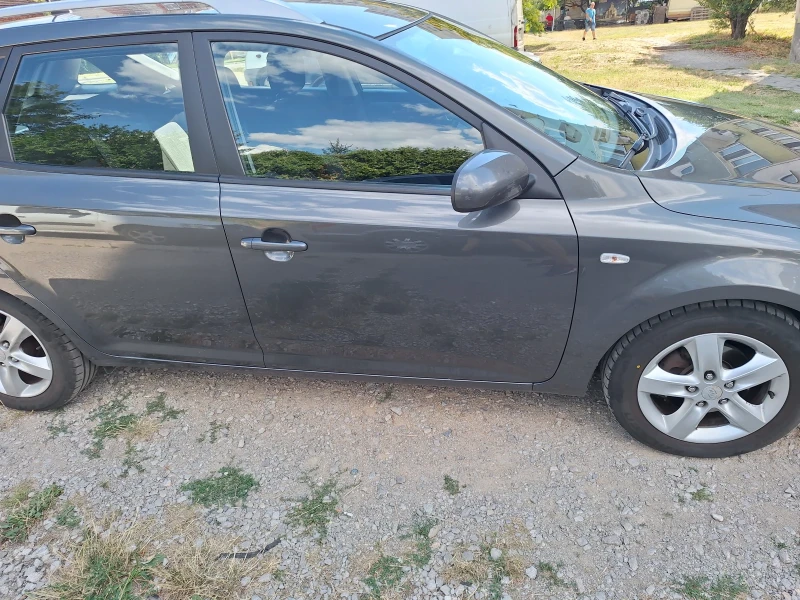 Kia Ceed 1.6 , снимка 3 - Автомобили и джипове - 47560153