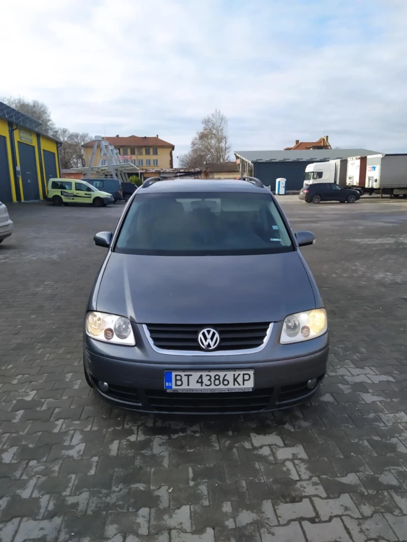 VW Touran, снимка 4 - Автомобили и джипове - 48359832