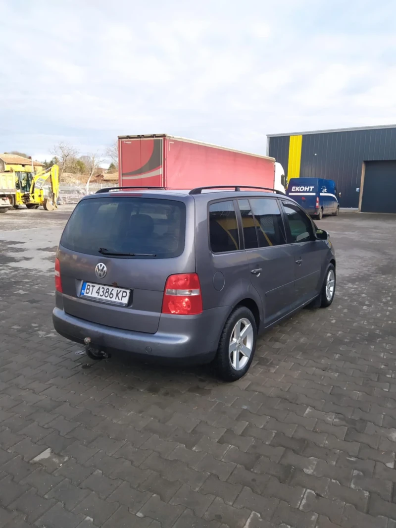 VW Touran, снимка 6 - Автомобили и джипове - 48359832