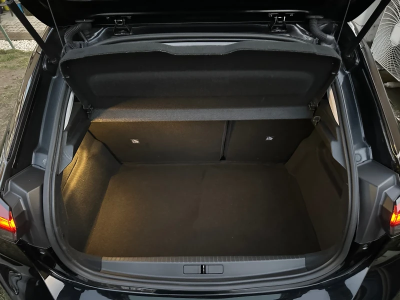 Opel Corsa F 1.2, 101 kc, снимка 11 - Автомобили и джипове - 49371377