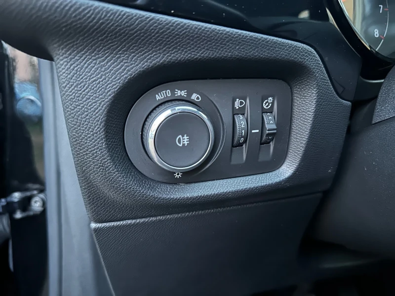 Opel Corsa F 1.2, 101 kc, снимка 7 - Автомобили и джипове - 49371377