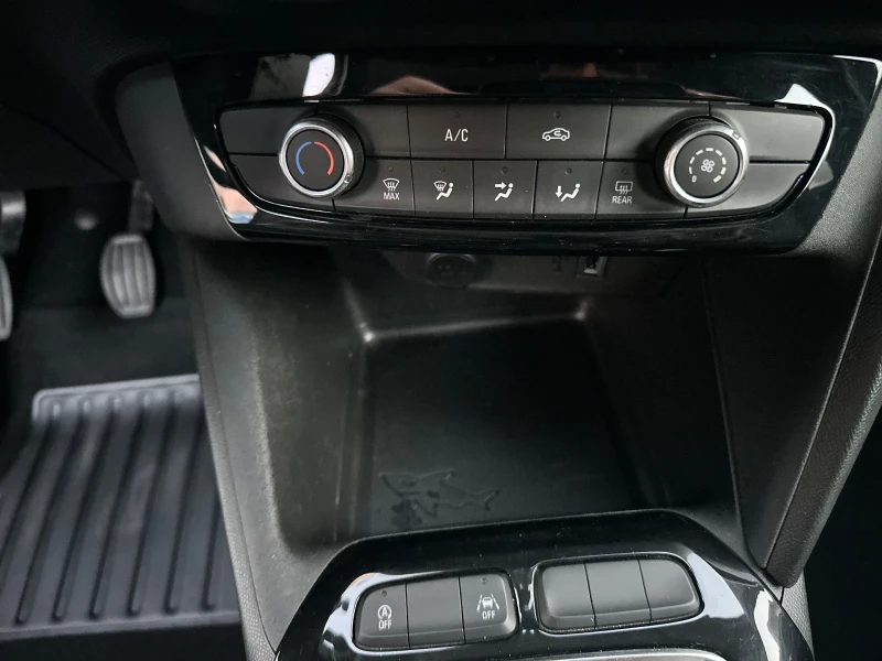 Opel Corsa F 1.2, 101 kc, снимка 8 - Автомобили и джипове - 49371377