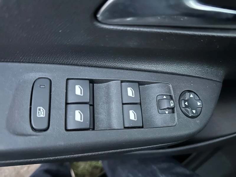 Opel Corsa F 1.2, 101 kc, снимка 10 - Автомобили и джипове - 49371377