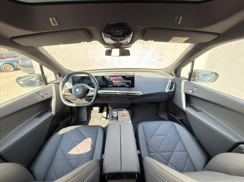 BMW iX iX50 Sport Packet xDrive, снимка 12 - Автомобили и джипове - 52557750
