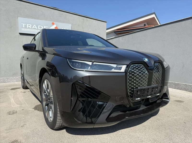BMW iX iX50 Sport Packet xDrive, снимка 3 - Автомобили и джипове - 52557750