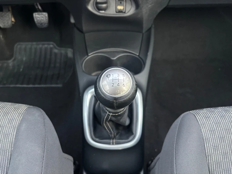 Toyota Yaris 1.4d-PANORAMA* * * , снимка 13 - Автомобили и джипове - 52630916