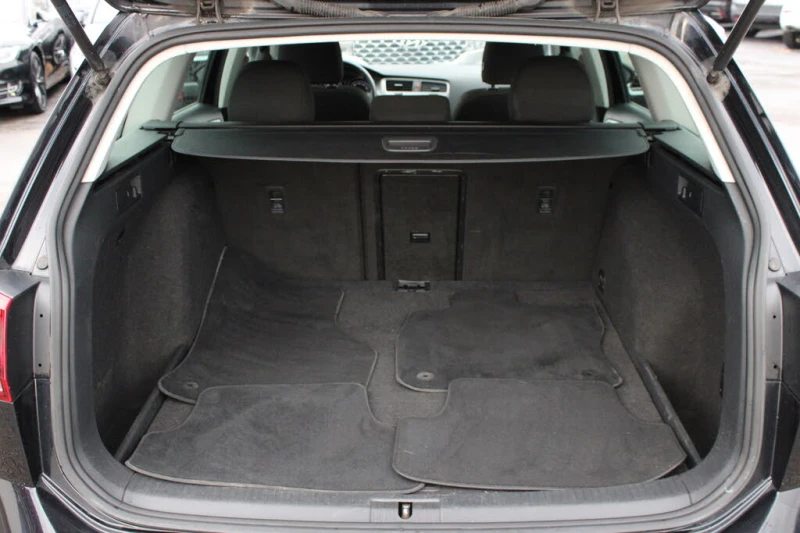VW Golf Volkswagen Golf SportWag* АвтоКредит* (ЦЕНА ДО БГ), снимка 12 - Автомобили и джипове - 53236061