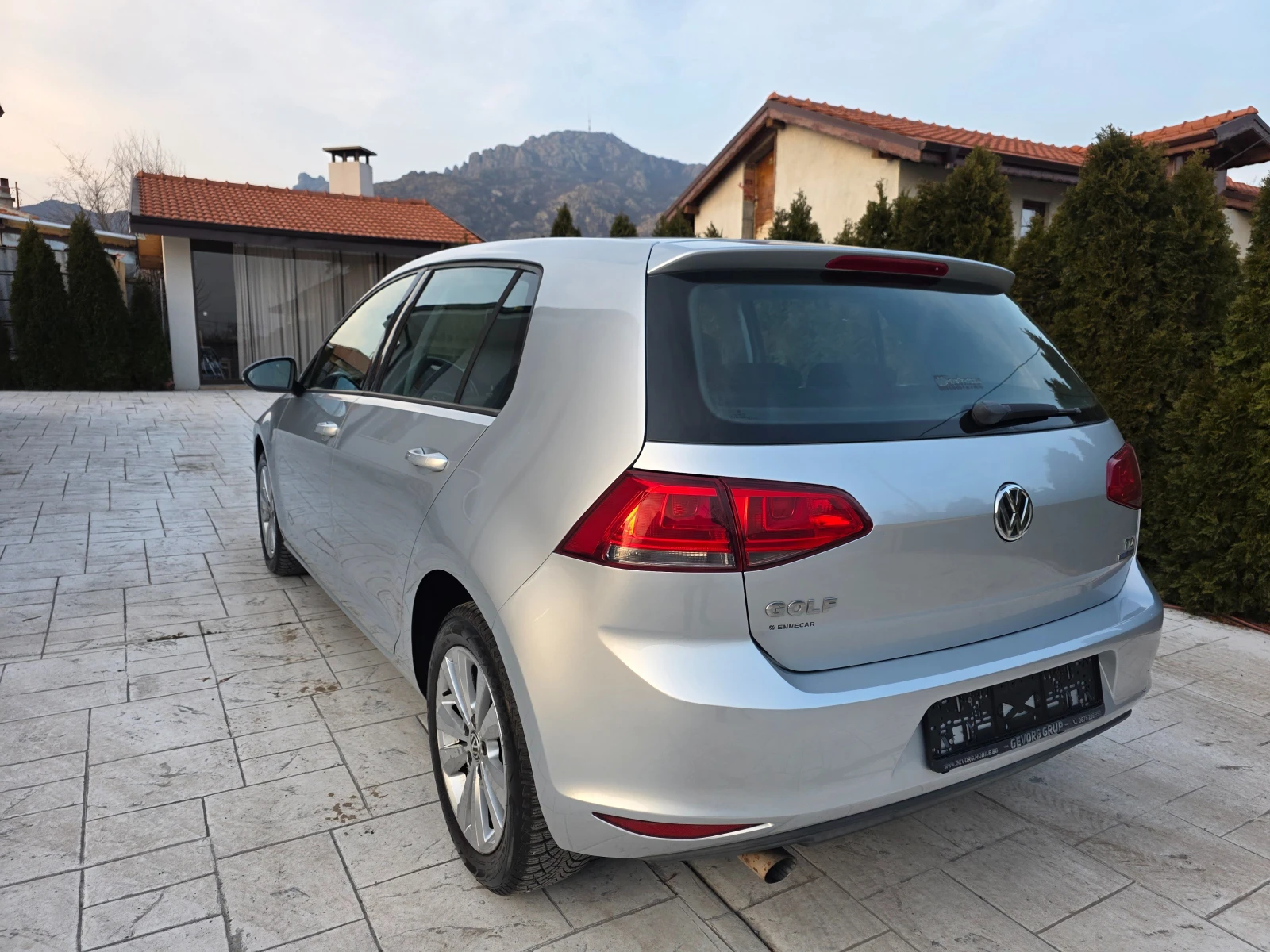 VW Golf 1.6 TDI , снимка 7 - Автомобили и джипове - 53713671