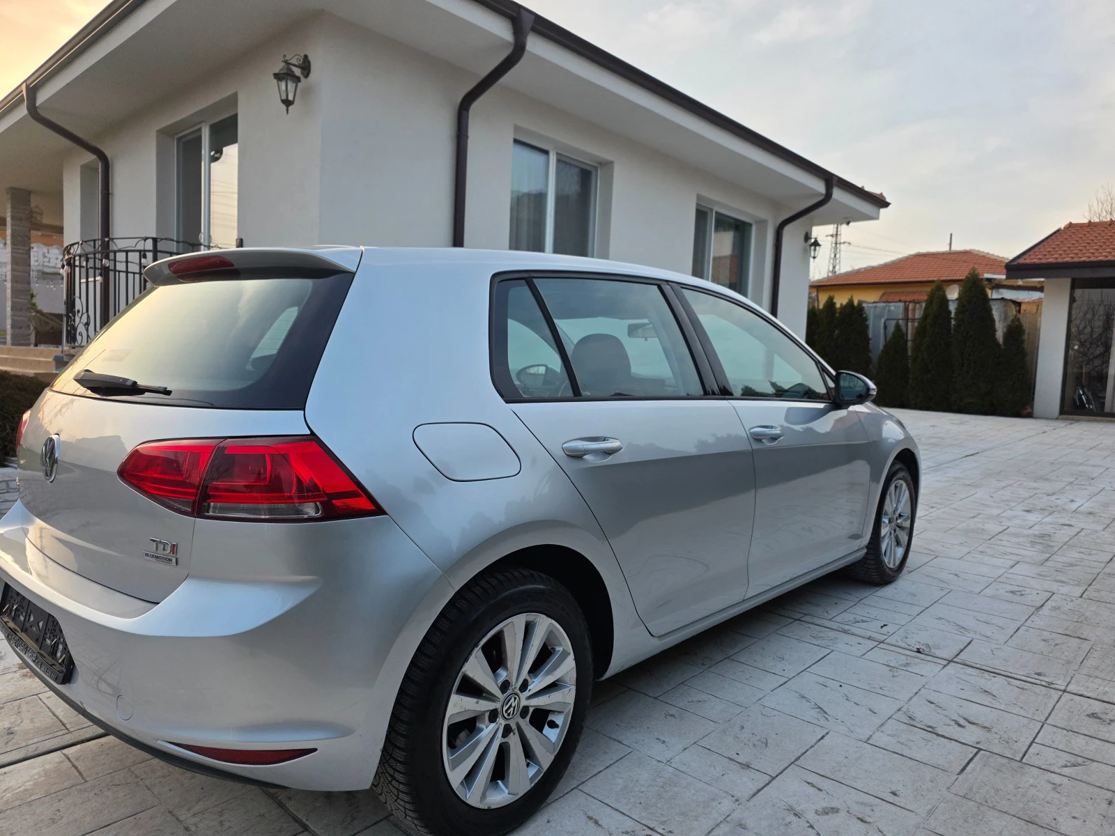 VW Golf 1.6 TDI , снимка 4 - Автомобили и джипове - 53713671