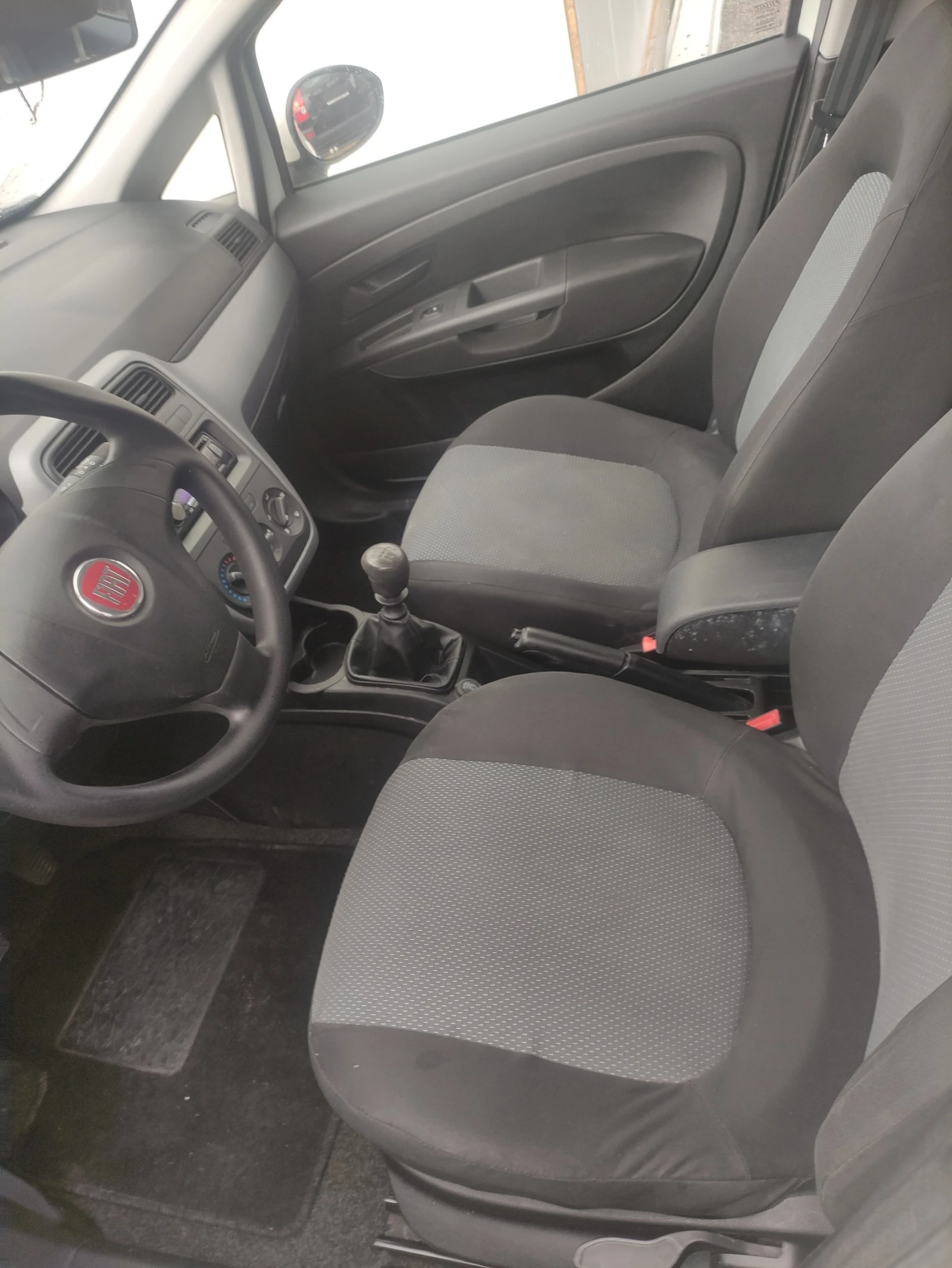 Fiat Punto 1.4 газ бензин , снимка 11 - Автомобили и джипове - 53923288