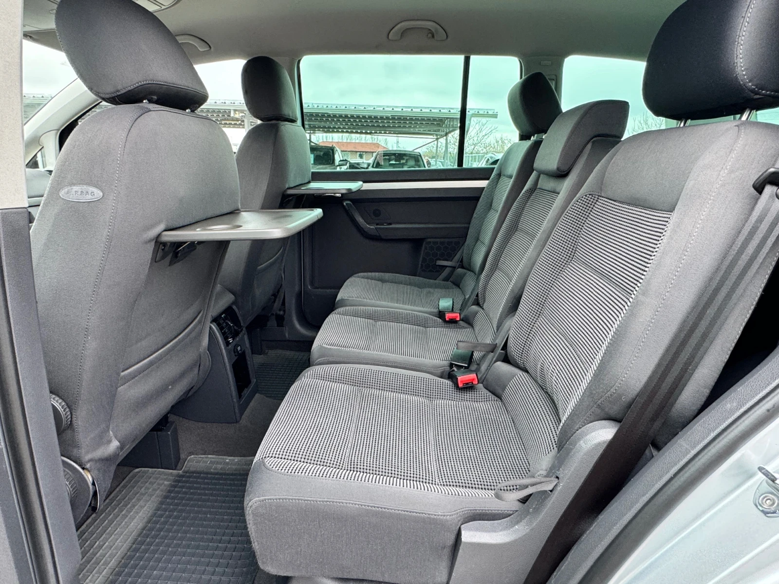 VW Touran 2.0TDI 136к.с. 8 Клапана, снимка 9 - Автомобили и джипове - 54095434