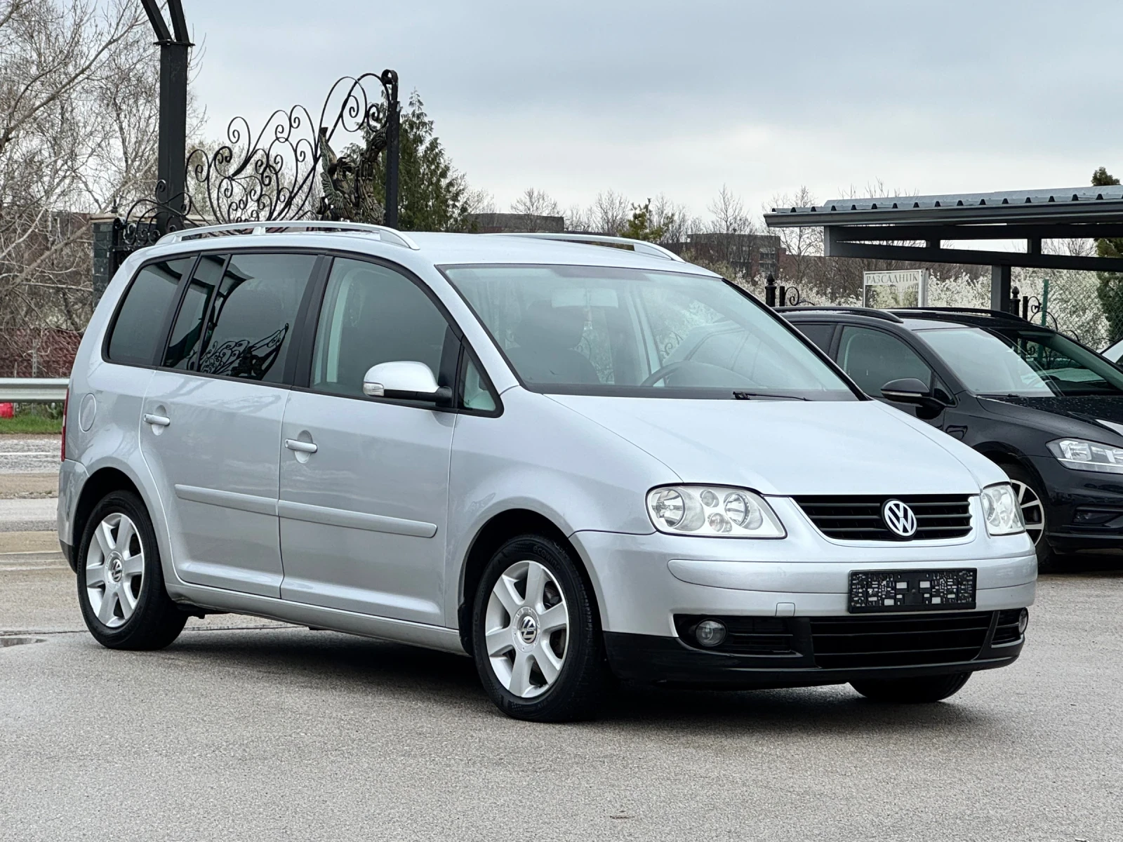 VW Touran 2.0TDI 136к.с. 8 Клапана, снимка 3 - Автомобили и джипове - 54095434