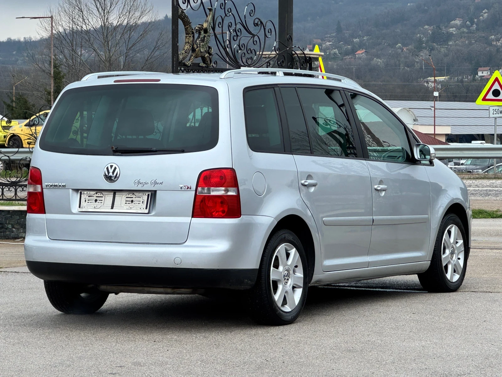 VW Touran 2.0TDI 136к.с. 8 Клапана, снимка 6 - Автомобили и джипове - 54095434