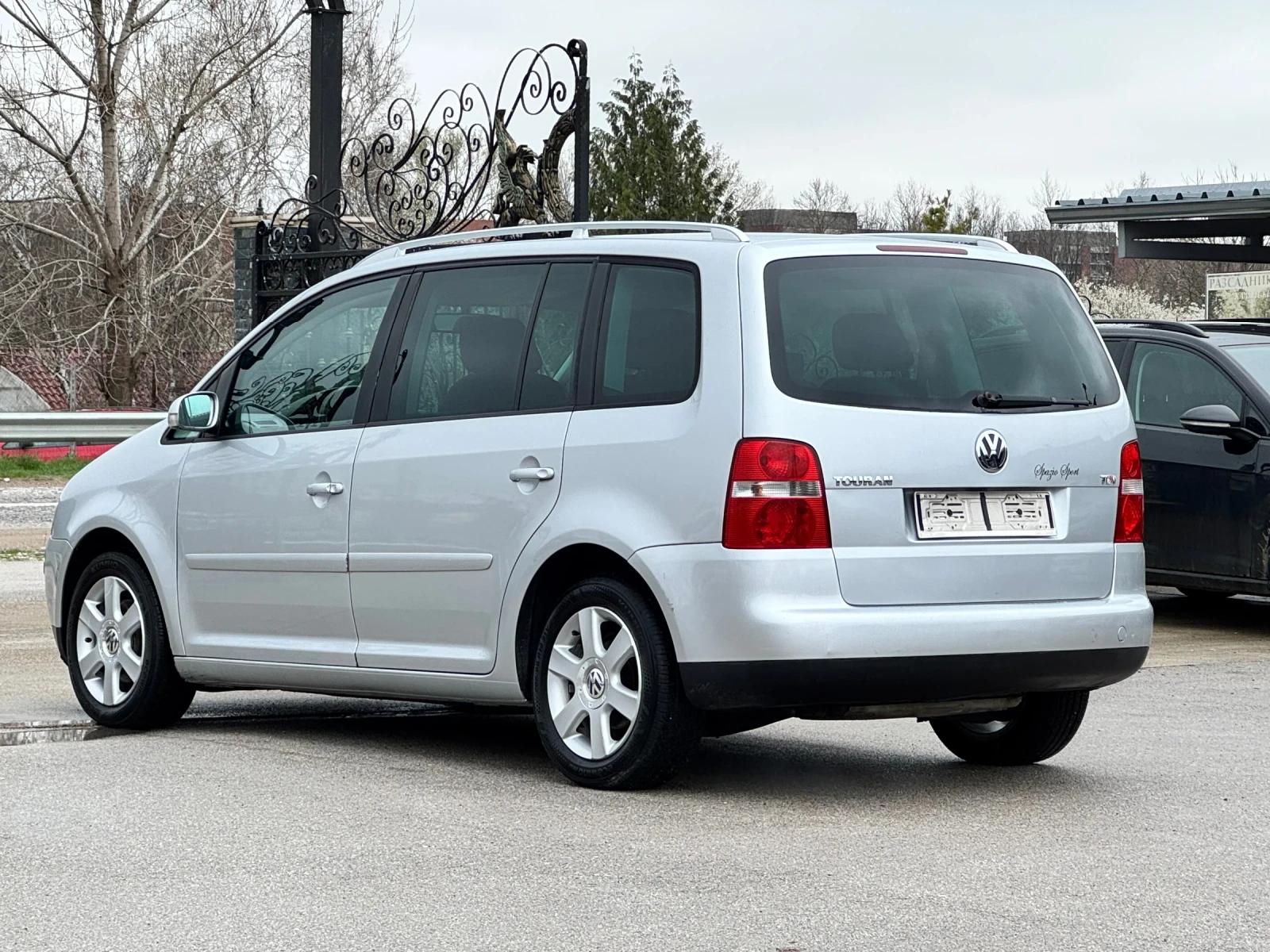 VW Touran 2.0TDI 136к.с. 8 Клапана, снимка 5 - Автомобили и джипове - 54095434