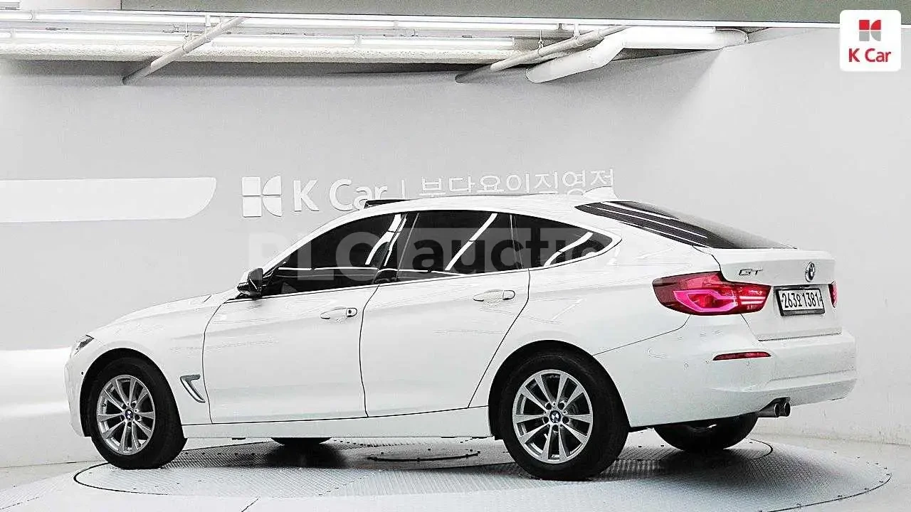 BMW 520 ПОДГРЕВИ * ПАНО * HEAD-UP * KEYLESS, снимка 4 - Автомобили и джипове - 54555244