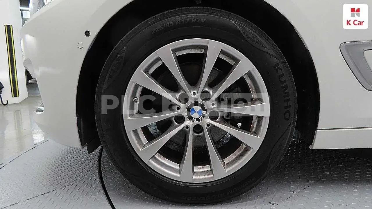 BMW 520 ПОДГРЕВИ * ПАНО * HEAD-UP * KEYLESS, снимка 5 - Автомобили и джипове - 54555244