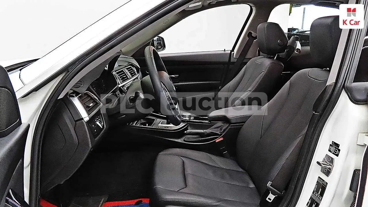 BMW 520 ПОДГРЕВИ * ПАНО * HEAD-UP * KEYLESS, снимка 11 - Автомобили и джипове - 54555244