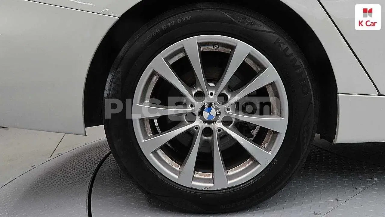 BMW 520 ПОДГРЕВИ * ПАНО * HEAD-UP * KEYLESS, снимка 8 - Автомобили и джипове - 54555244