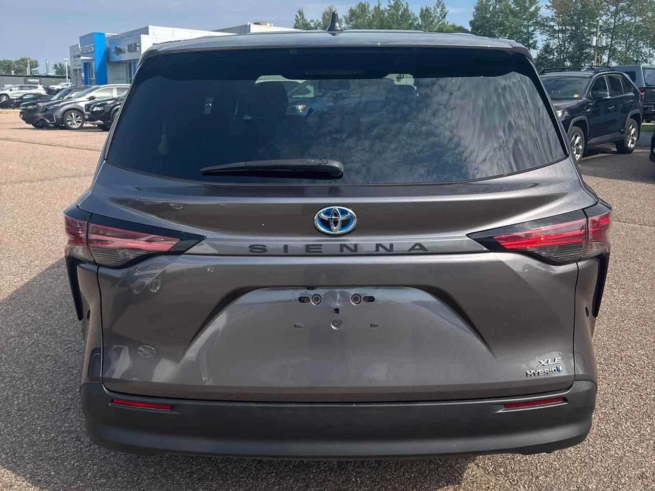 Toyota Sienna * XLE 8 Passenger FWD * АВТОКРЕДИТ* , снимка 4 - Автомобили и джипове - 55163971
