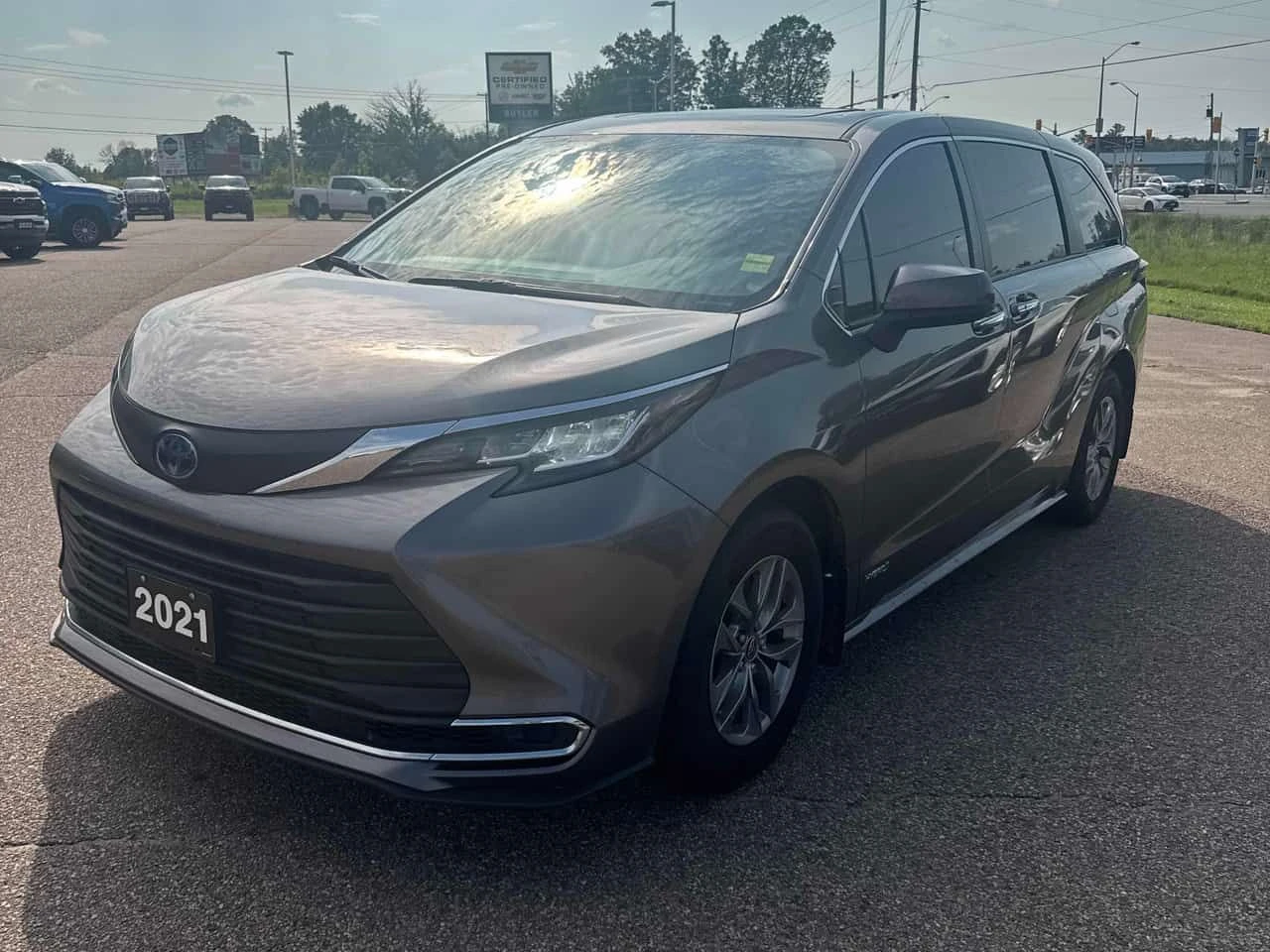 Toyota Sienna * XLE 8 Passenger FWD * АВТОКРЕДИТ* 