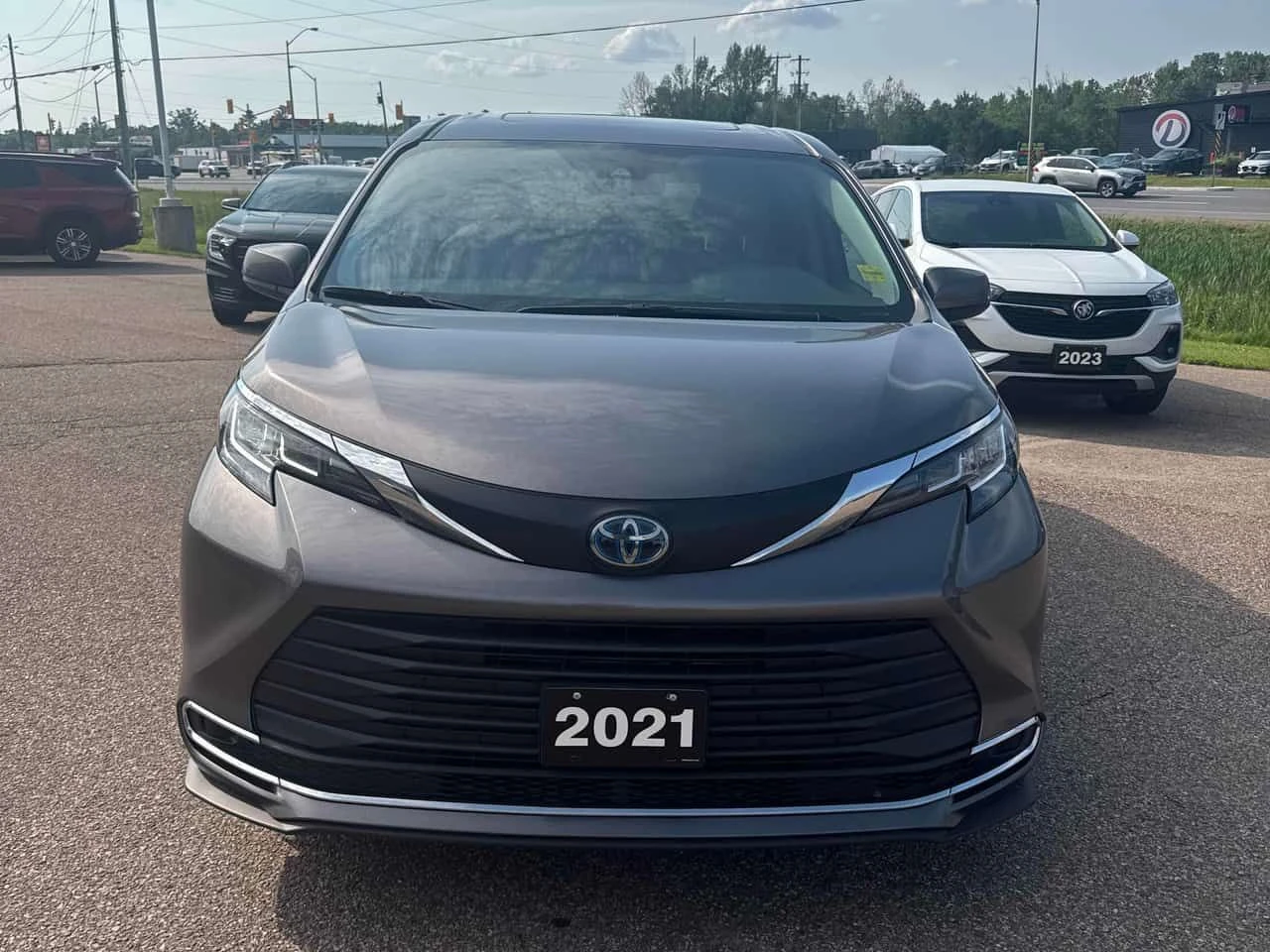 Toyota Sienna * XLE 8 Passenger FWD * АВТОКРЕДИТ* , снимка 6 - Автомобили и джипове - 55163971