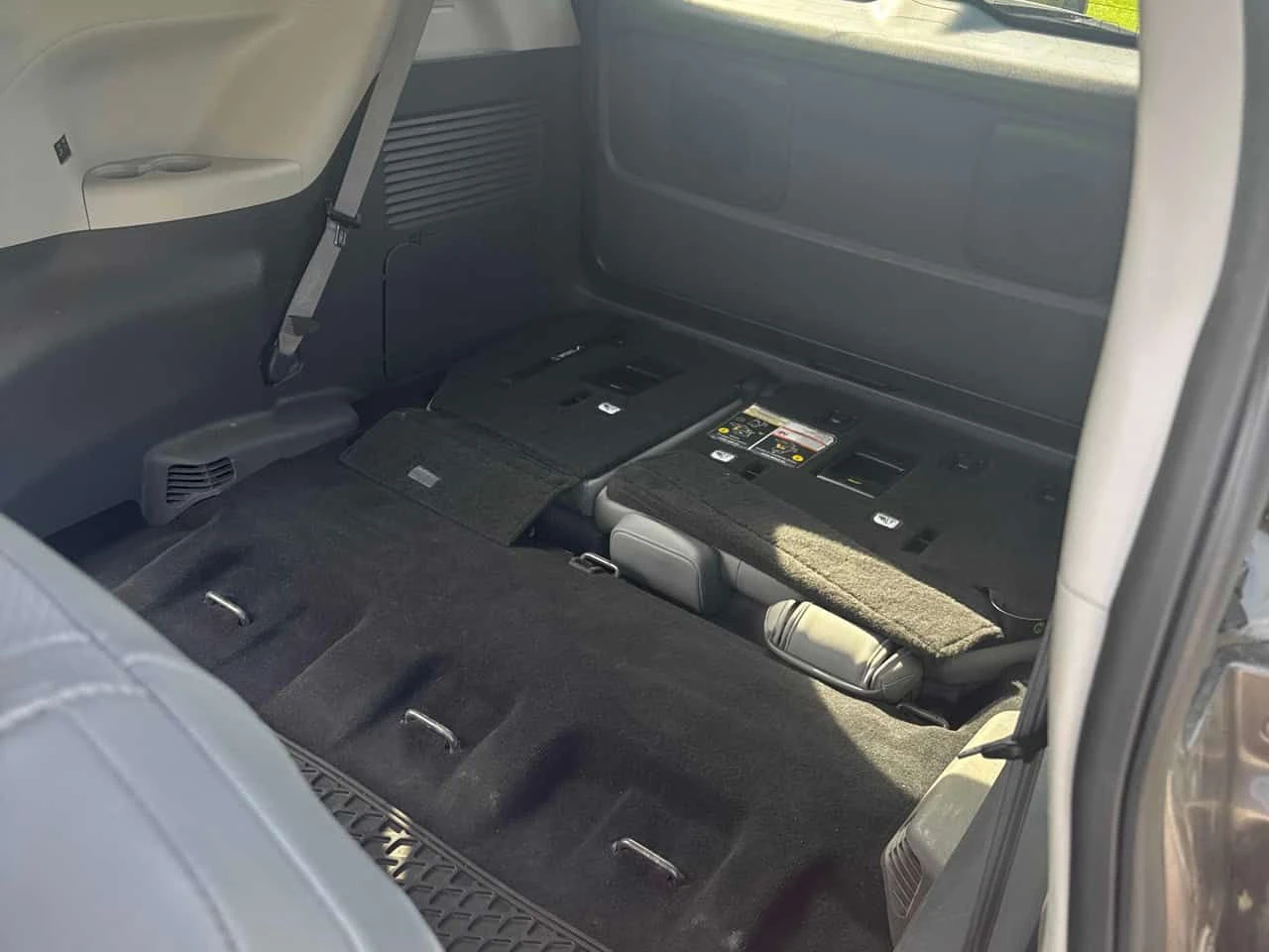 Toyota Sienna * XLE 8 Passenger FWD * АВТОКРЕДИТ* , снимка 10 - Автомобили и джипове - 55163971