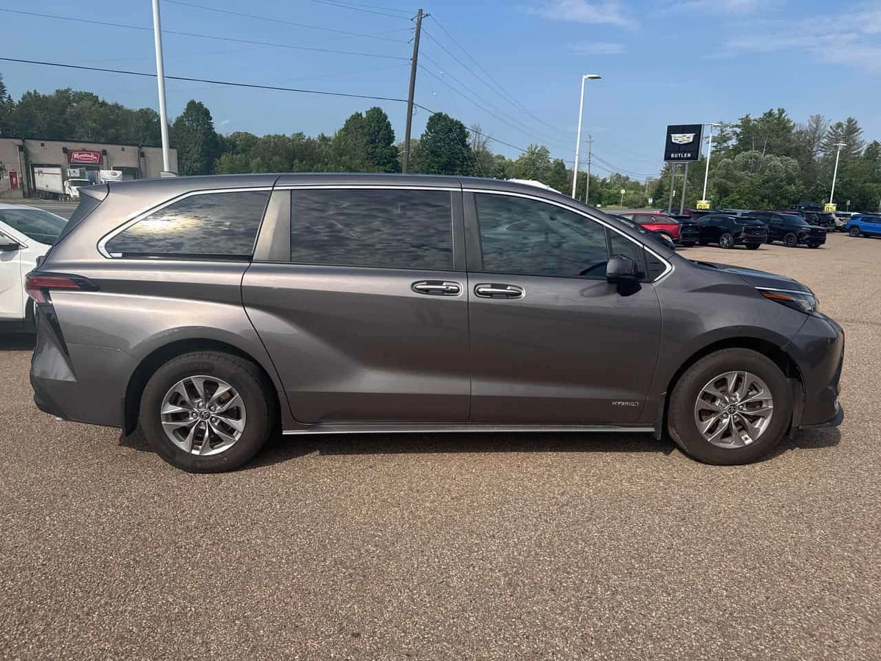 Toyota Sienna * XLE 8 Passenger FWD * АВТОКРЕДИТ* , снимка 3 - Автомобили и джипове - 55163971