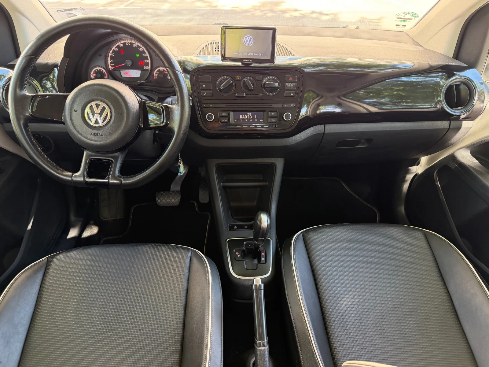 VW Up 1.0 Автоматик, снимка 5 - Автомобили и джипове - 55317930