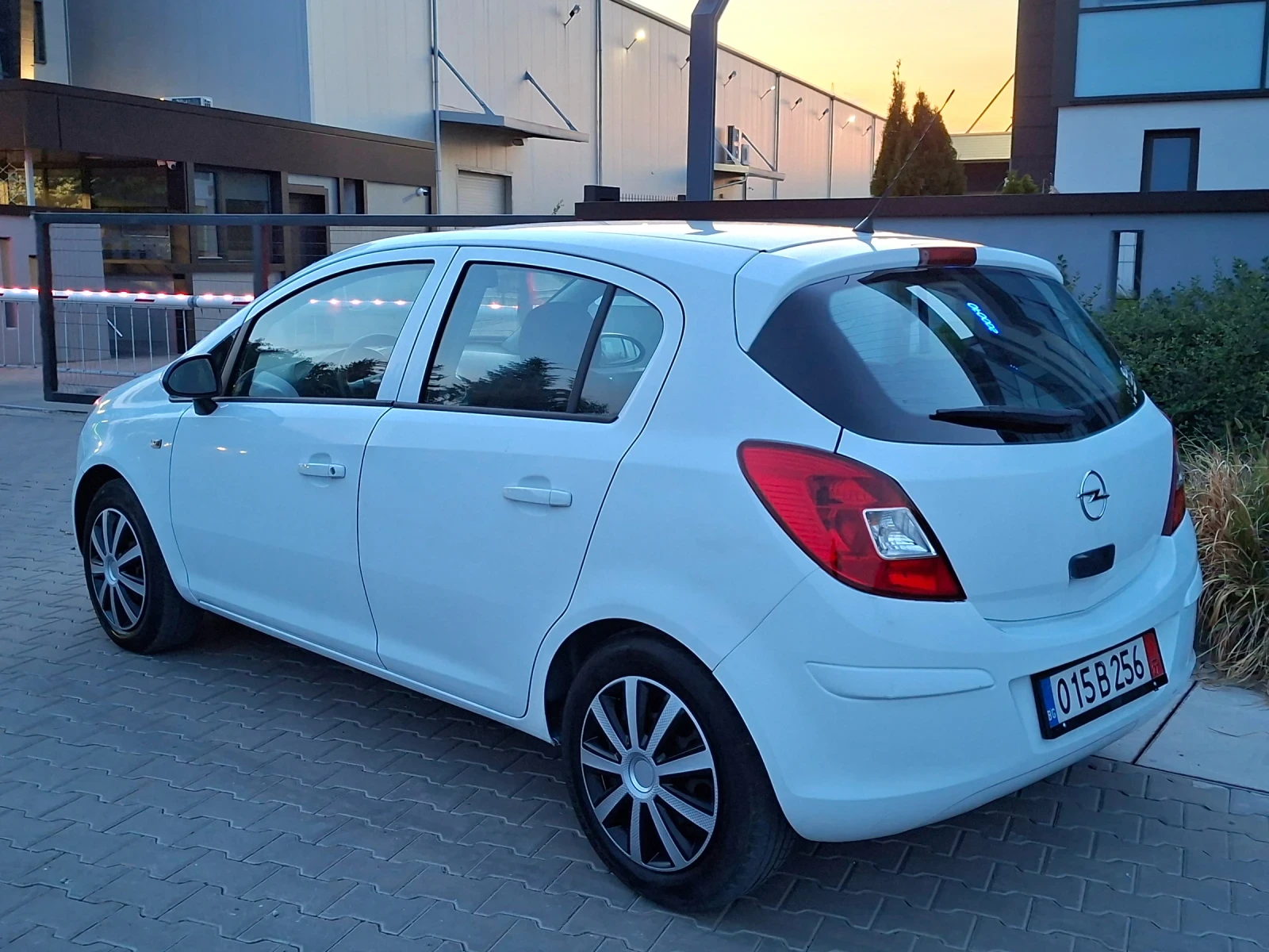 Opel Corsa 1.2i* (80кс)* * FACELIFT* НОВ ВНОС* , снимка 7 - Автомобили и джипове - 56012129