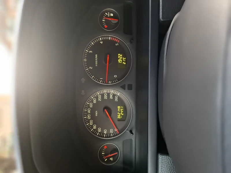 Volvo Xc90, снимка 8 - Автомобили и джипове - 52353276