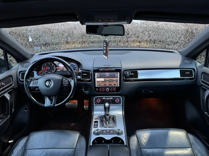 VW Touareg 4.2 R-Line, снимка 11 - Автомобили и джипове - 53237938