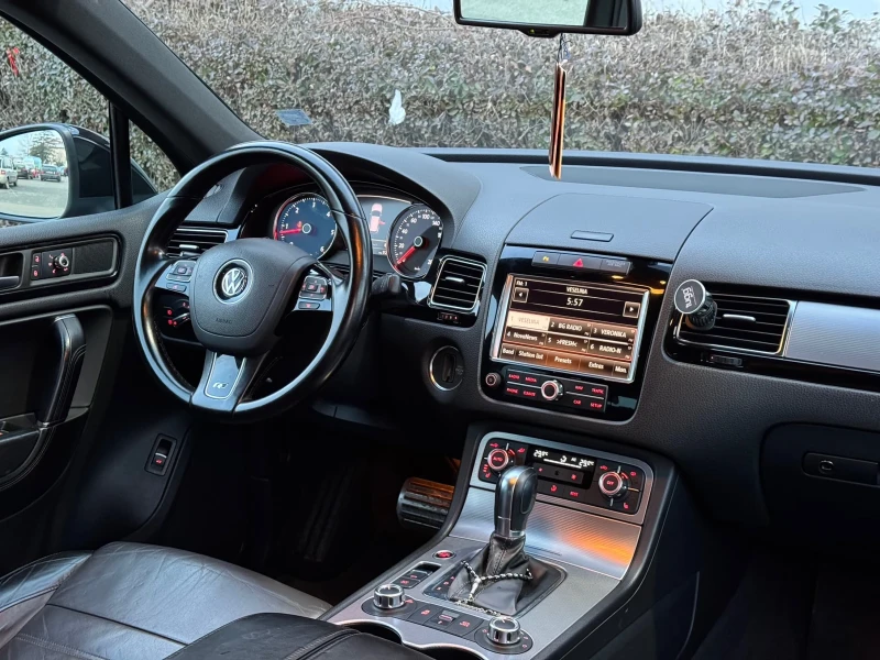 VW Touareg 4.2 R-Line, снимка 8 - Автомобили и джипове - 53237938